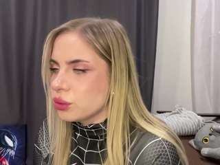 Tessa live cam preview