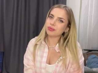 Tessa live cam preview