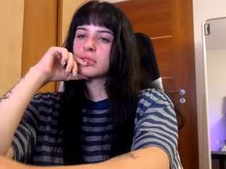 Nikki live cam preview