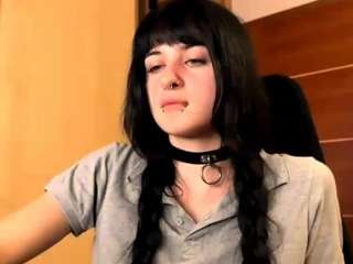 Nikki live cam preview
