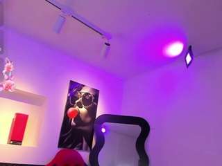 Moon-Velvet18 live cam preview