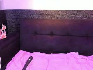 Moon-Velvet18 live cam preview