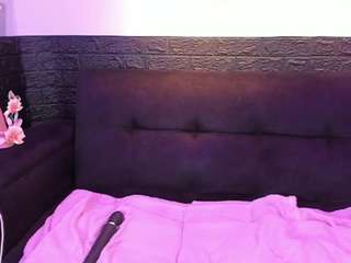 Moon-Velvet18 live cam preview