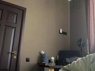 DomitilaCombs live cam preview