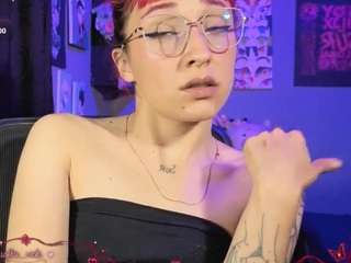SoftieNicki live cam preview