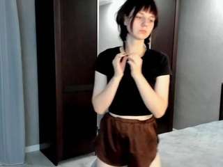 MyraTourtelotte live cam preview