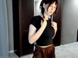 MyraTourtelotte live cam preview