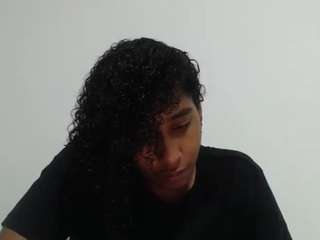 yohatinelly's CamSoda show and profile