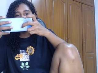 yohatinelly's CamSoda show and profile