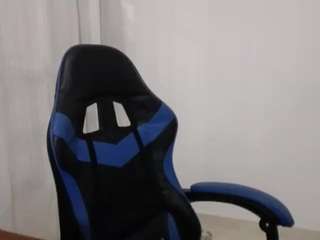 yohatinelly, female webcam model,  years old, on live webcam