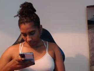 yohatinelly live cam — bedroom, bj, wet