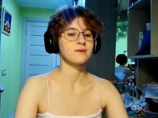 _Lily_ live cam preview