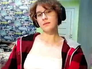 _Lily_ live cam preview