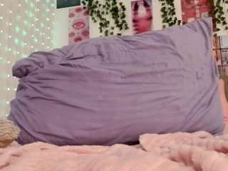 Lily-Clay live cam preview