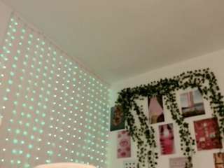 Lily-Clay live cam preview