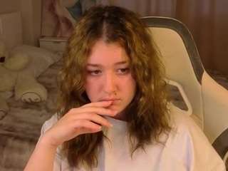Lollybunnyyy's cam show statistics and live stream