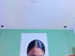 slutty-hugetits webcam model