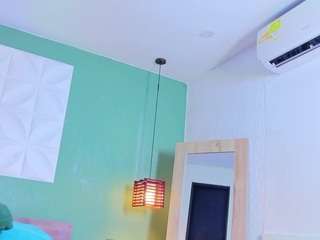 slutty-hugetits live cam preview