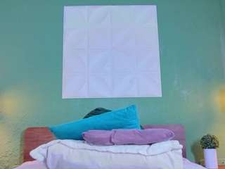 slutty-hugetits live cam preview