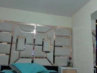 ariana-lucia's live room