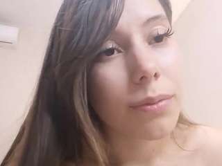 CutieLolaBunny live cam preview