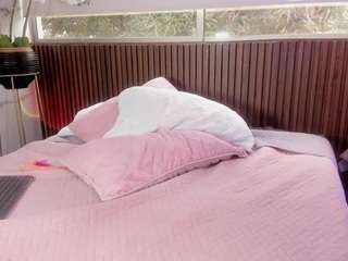 Raquelrose live cam preview