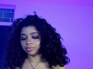 lucie-petite live cam preview
