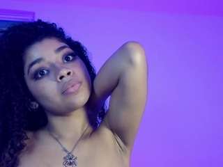 lucie-petite live cam preview