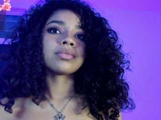 lucie-petite live cam preview