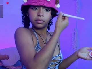 lucie-petite live cam preview