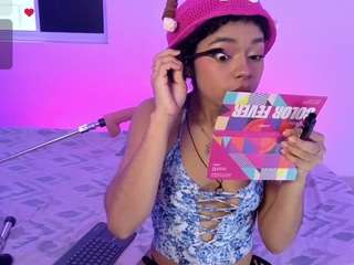 lucie-petite live cam preview