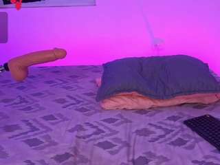 lucie-petite live cam preview