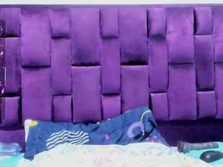 Larina-fox on CamSoda