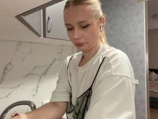ShantiWoodburn live cam preview