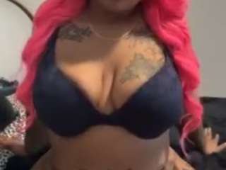 laylared's CamSoda show and profile