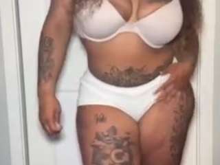 laylared from CamSoda is Freechat