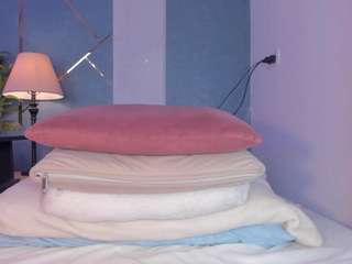 ladyvoluptuous1 live cam preview
