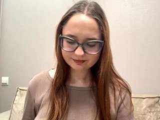 DaiseyDelavergne live cam preview