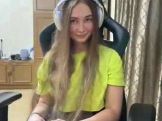 Emily live cam preview