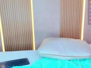 Nahomi-Baxter live cam preview