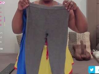 The irresistible Reginabans wants you to fuck her body now! reginabans from CamSoda