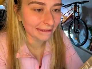 MitziMasino live cam preview