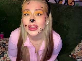 MitziMasino live cam preview