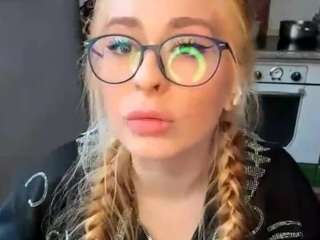 MitziMasino live cam preview