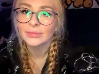 MitziMasino live cam preview