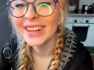 MitziMasino live cam preview