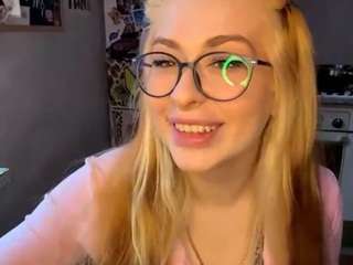 MitziMasino live cam preview
