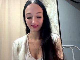 GarnetGugino live cam preview