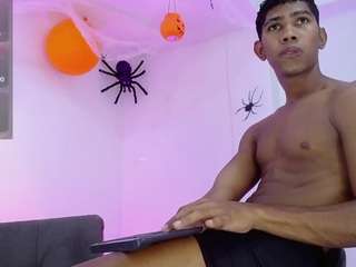skiper-monsteercock1 live on CamSoda