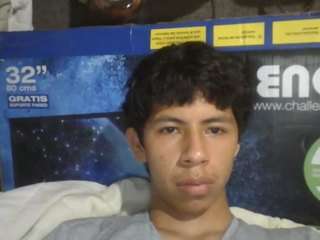 CarlosAlbert02 live cam preview